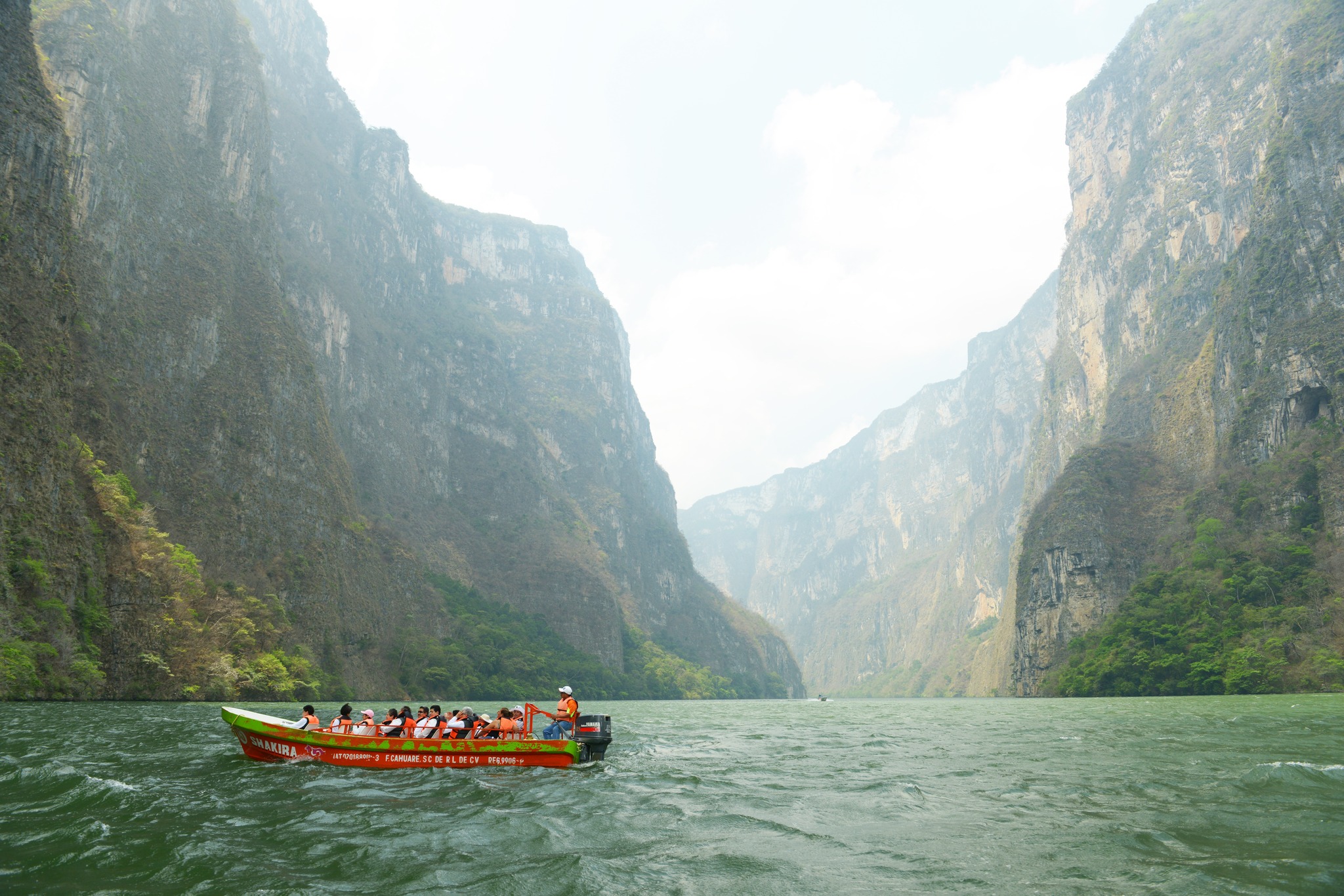 Navegando por el Corazón de Chiapas: Una Aventura en el Cañón del Sumidero